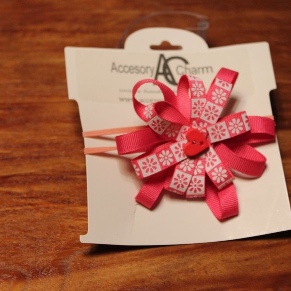 Red/white Valentines dat theme Bow Accessory Charm - Picture 1 of 1